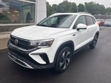 Used 2024 Volkswagen Taos SE w/ Panoramic Sunroof Package image 2