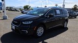 Used 2023 Chrysler Pacifica Touring-L image 5
