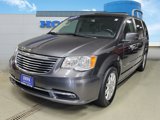 Used 2016 Chrysler Town & Country Touring image 2