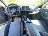 Used 2021 Nissan Rogue SV image 2