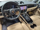 Used 2025 Porsche Macan image 4