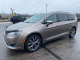 Used 2017 Chrysler Pacifica Limited image 2