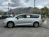 Used 2023 Chrysler Pacifica Limited image 2