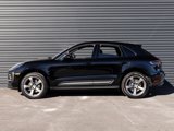 Used 2025 Porsche Macan image 2