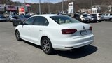 Used 2017 Volkswagen Jetta SE image 4
