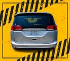 Used 2018 Chrysler Pacifica Touring-L image 5