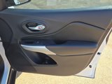 Used 2018 Jeep Cherokee Trailhawk image 5
