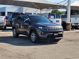 Used 2022 Jeep Compass Latitude image 3