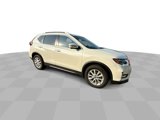 Used 2017 Nissan Rogue SV w/ SV Premium Package image 2