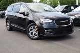 Used 2023 Chrysler Pacifica Limited image 3