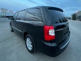 Used 2013 Chrysler Town & Country Touring image 3