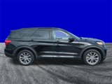 Certified 2022 Ford Explorer XLT w/ Equipment Group 202A image 3