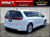 New 2025 Chrysler Pacifica Select image 3
