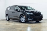 Used 2023 Chrysler Pacifica Touring-L image 4