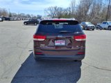 Used 2016 Kia Sorento LX w/ LX Convenience Package image 4