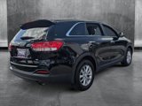 Used 2017 Kia Sorento L image 5