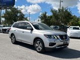 Used 2017 Nissan Pathfinder SL image 2