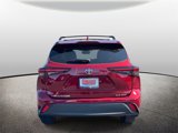 Used 2024 Toyota Highlander LE image 3