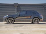 Certified 2022 Porsche Macan image 2