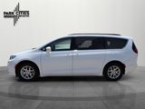 Used 2022 Chrysler Pacifica Touring-L image 6