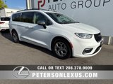 Used 2023 Chrysler Pacifica Limited image 2
