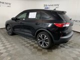 Used 2022 Ford Escape SE w/ SE Sport Appearance Package image 4