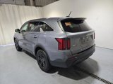 Used 2022 Kia Sorento LX image 2