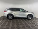 Used 2021 Toyota Highlander XLE image 4