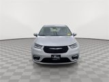 Used 2023 Chrysler Pacifica Touring-L image 3