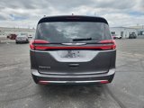 Used 2023 Chrysler Pacifica Touring-L image 6