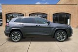 Used 2019 Jeep Cherokee Overland w/ Technology Group image 2