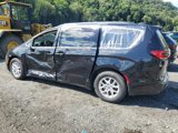 Used 2022 Chrysler Pacifica Touring-L image 3