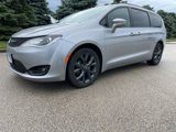Used 2018 Chrysler Pacifica Limited image 3