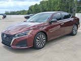 Used 2024 Nissan Altima 2.5 SV image 2