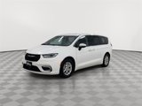 Used 2023 Chrysler Pacifica Touring-L image 4