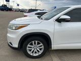 Used 2015 Toyota Highlander LE image 2