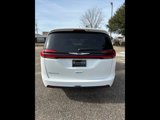 Used 2022 Chrysler Pacifica Touring-L image 5