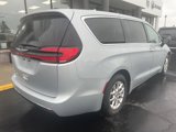 Used 2023 Chrysler Pacifica Touring-L image 3