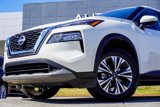 Used 2023 Nissan Rogue SV image 2