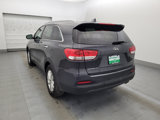 Used 2017 Kia Sorento LX w/ LX Convenience Package image 5