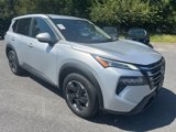 Used 2024 Nissan Rogue SV image 3