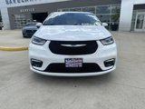 Used 2023 Chrysler Pacifica Touring-L image 2