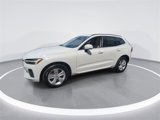 Used 2022 Volvo XC60 B5 Momentum image 4