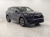 Used 2022 Toyota Highlander XLE image 2