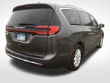 Used 2021 Chrysler Pacifica Touring-L image 4