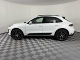 Certified 2024 Porsche Macan image 2
