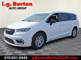New 2025 Chrysler Pacifica Select image 2
