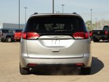Used 2020 Chrysler Pacifica Touring-L image 6