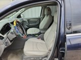 Used 2017 Chevrolet Traverse LT image 2