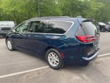 Used 2022 Chrysler Pacifica Touring-L image 4